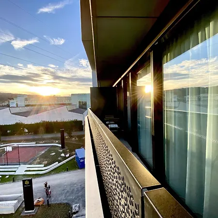 Daire Glad Spot: - - Design - Netflix