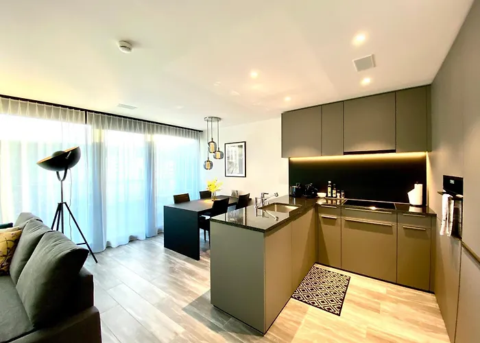 Glad Spot: - - Design - Netflix Zürih