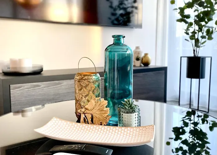 Glad Spot: - - Design - Netflix Zürih