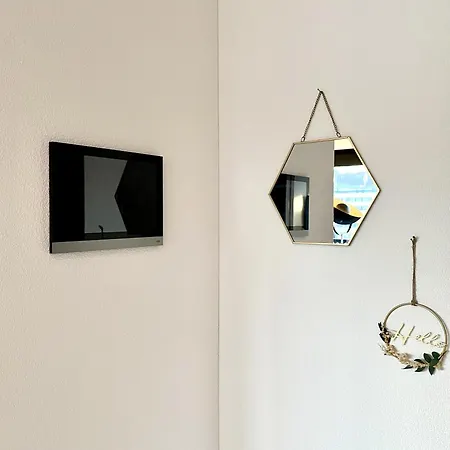 Glad Spot: - - Design - Netflix * Zurich
