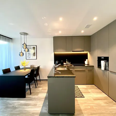 Glad Spot: - - Design - Netflix Zurigo