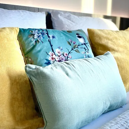 Glad Spot: - - Design - Netflix