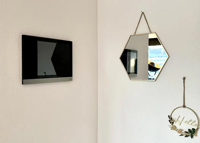 Glad Spot: - - Design - Netflix * Zurich