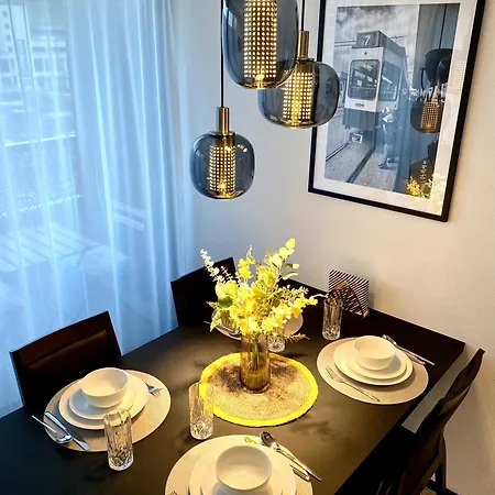 Glad Spot: - - Design - Netflix 아파트