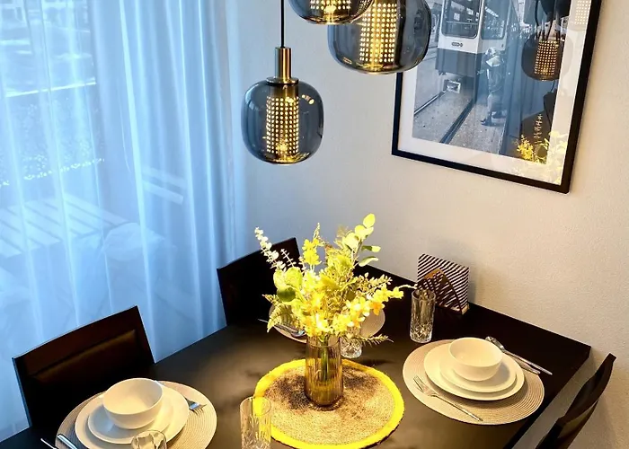 Glad Spot: - - Design - Netflix Apartment