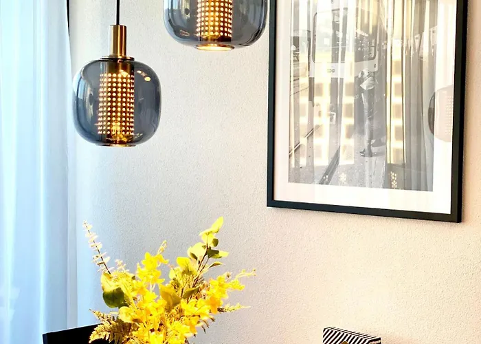 Glad Spot: - - Design - Netflix * Zürich